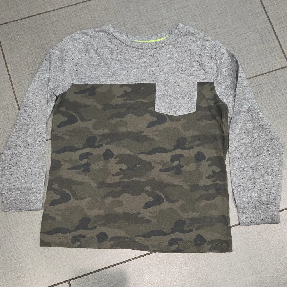 Old Navy Gray and Camouflage Long Sleeve Tee
